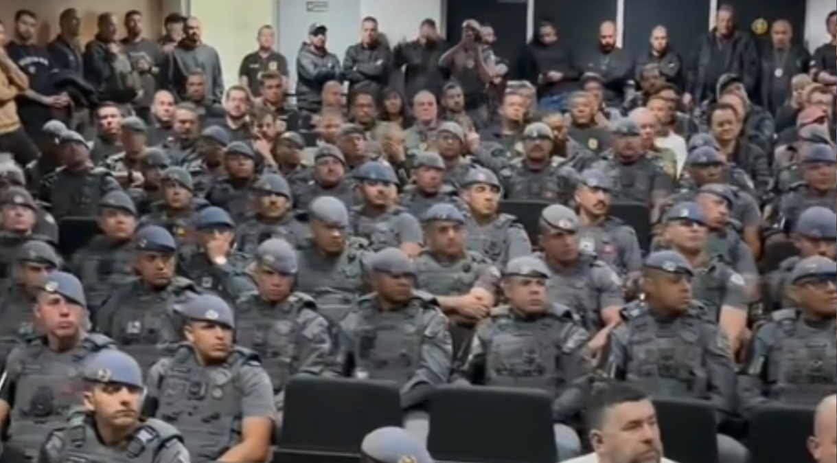 Operação com mais de 300 policiais mira bailes funk em São Paulo