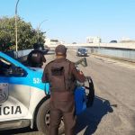 Quadrilha suspeita de extorsão contra moradores e comerciantes é alvo da polícia no Rio de Janeiro 