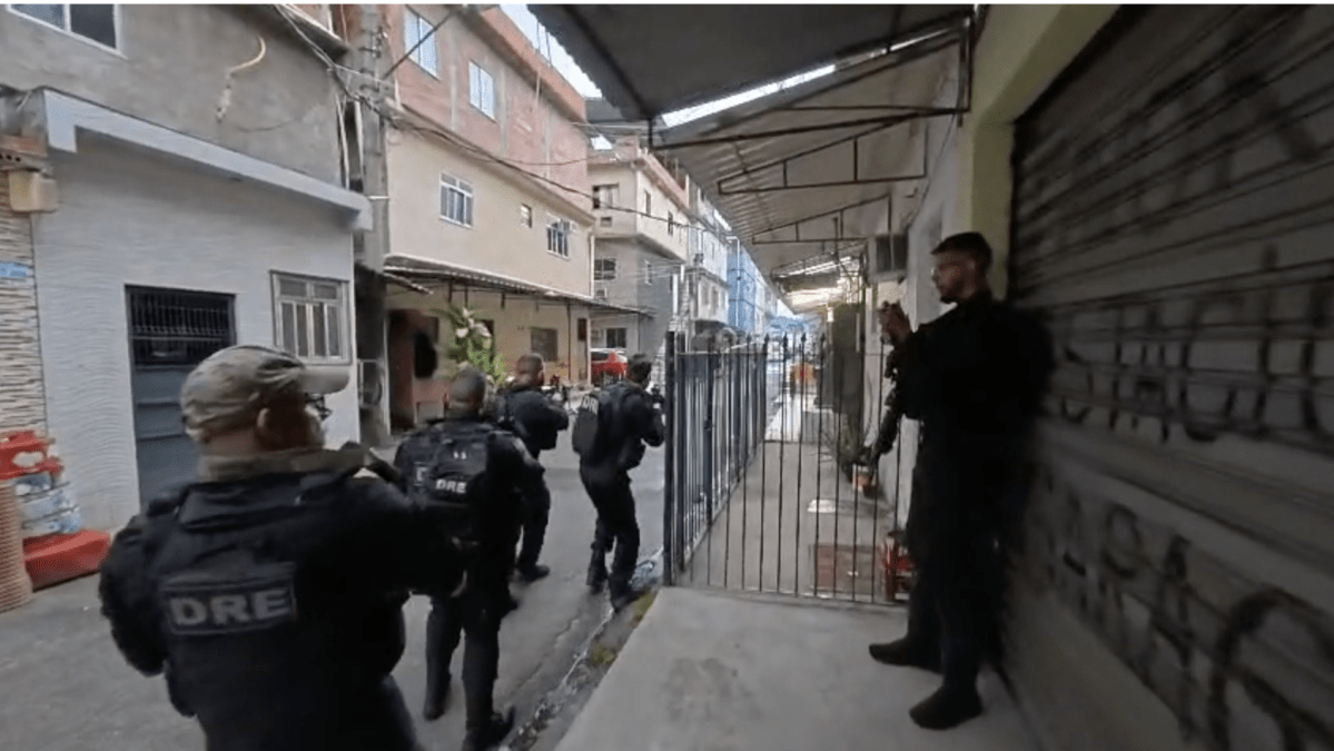 Operação da Polícia Civil mira esquema de tráfico por 'delivery' no Complexo da Maré