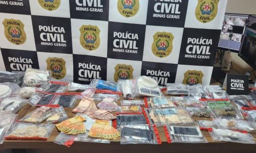 Dinheiro, drogas, armamentos e outros materiais foram apreendidos na operação Faetonte em Viçosa e região