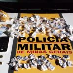 Dupla é flagrada com drogas em fiscalização da PMR em Além Paraíba (MG)