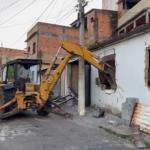 Operação Lisieux: PCMG usa retroescavadeira para acessar local de tráfico de drogas em Muriaé