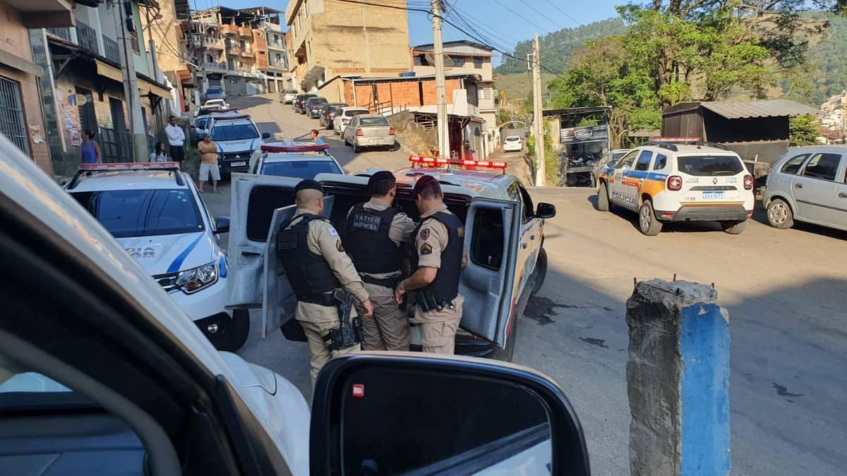 Mais de 60 pessoas são presas durante operação contra tráfico de drogas em Manhuaçu