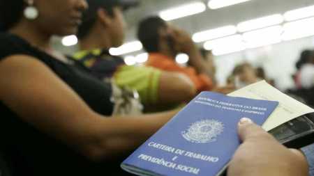 Operador de telemarketing é o cargo com mais vagas disponíveis