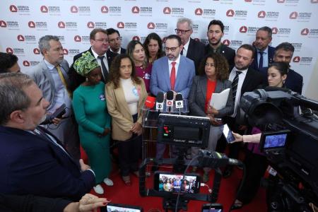 Deputados do bloco de oposição a Romeu Zema (Novo) na Assembleia Legislativa de Minas Gerais