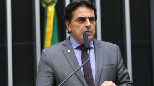 Oposição articula PEC que permite ao Congresso derrubar decisões do STF.