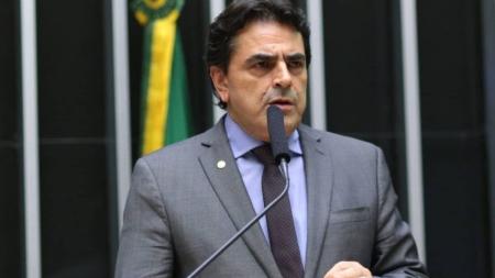 Oposição articula PEC que permite ao Congresso derrubar decisões do STF.
