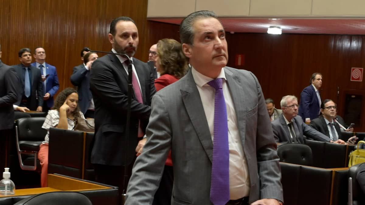 Base de Zema acolhe pedido da oposição em projeto que aumenta ICMS