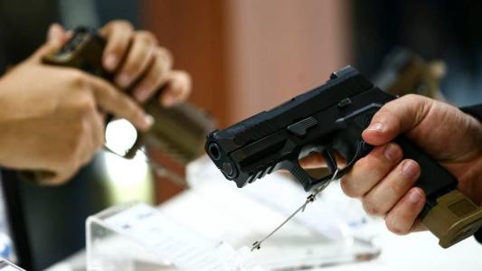 Oposicionistas questionam teor de decreto das armas assinado por Lula