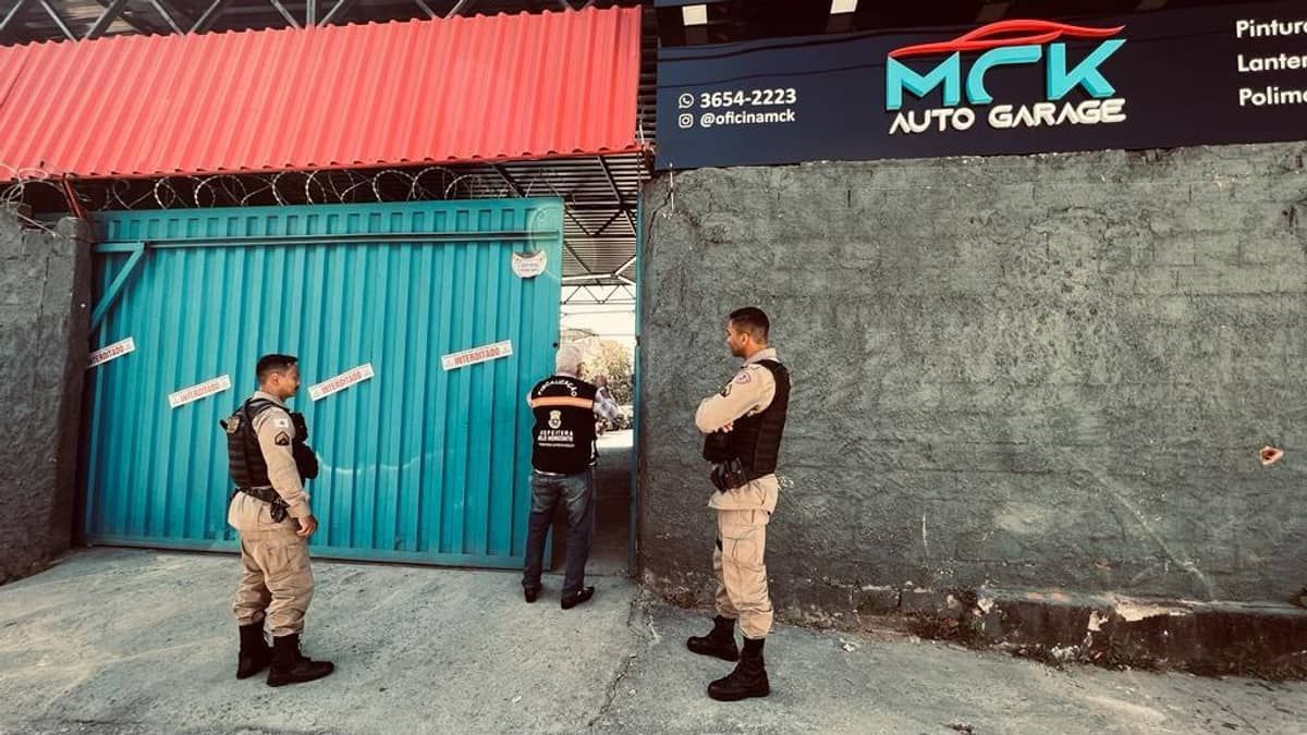 PBH interdita oficina de lanternagem por incomodar vizinhos com mau cheiro