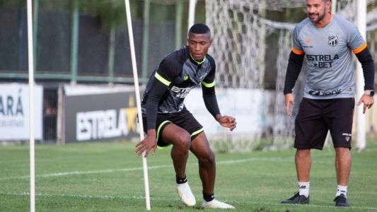 Orejuela em treino no CT de Porangabuçu; lateral não jogou pelo clube