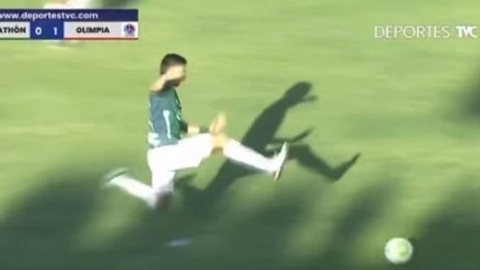 Orellana acertou dois jogadores do Olimpia no Campeonato Hondurenho