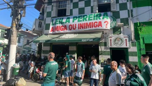 Organizada do Palmeiras espalhou faixas ao redor do Allianz Parque