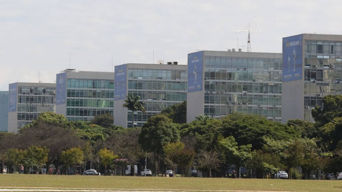 Governo federal prorroga prazo para adequação à nova lei de licitações até dezembro