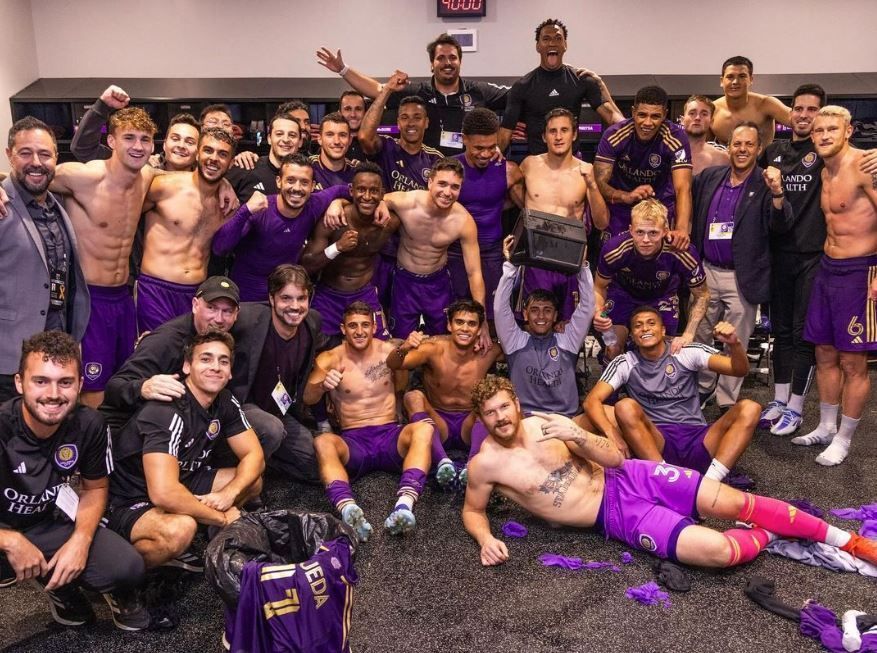 Tem vaga em time da Série A? Orlando City oficializa saída de volante ex-Atlético