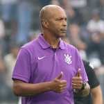 Auxiliar do Corinthians defende Hugo e lamenta resultado sob os olhares de Dorival