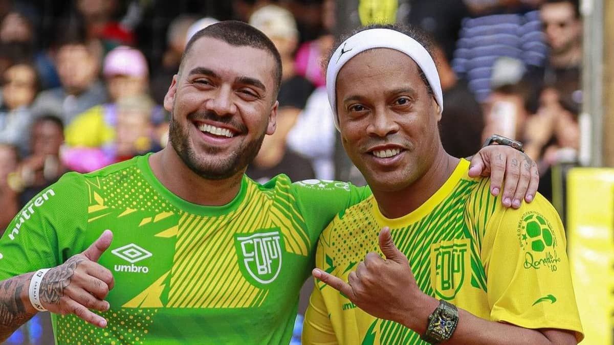 Ronaldinho participa de evento de futevôlei em BH durante estreia do Atlético na Arena MRV