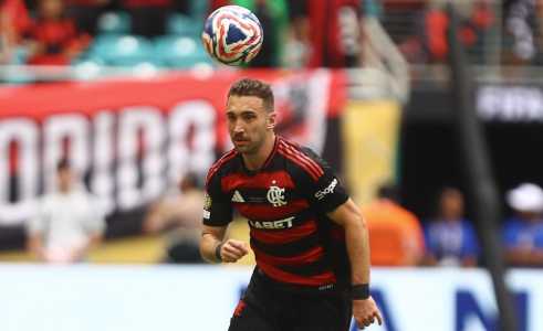 Léo Ortiz em ação pelo Flamengo no Mundial de Clubes da Fifa