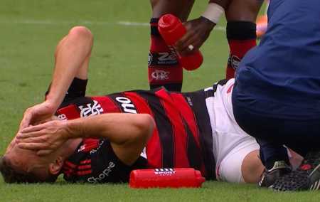 Léo Ortiz sente dores e é substituído em Flamengo x Palmeiras, pelo Brasileirão 2025