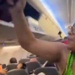 Mulher negra é retirada de voo que seguia de Salvador para São Paulo após negar despachar de bagagem