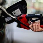 Preço médio da gasolina subiu 9,6% na bomba desde a volta dos impostos, diz ANP