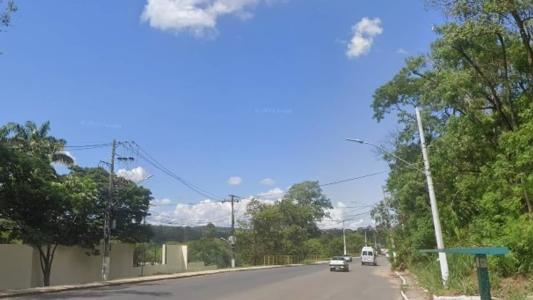 Os bandidos levaram uma televisão e um celular