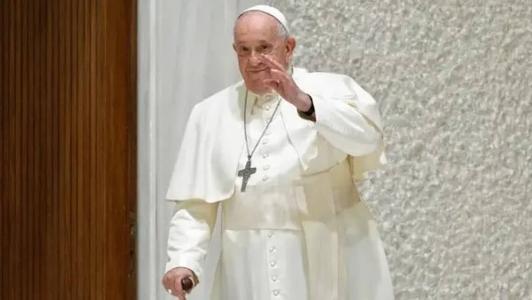 Os cardeais e altos funcionários da Santa Sé são chamados a fazer um "sacrifício"