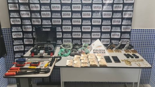 Os criminosos foram levados para a delegacia de Governador Valadares (MG)