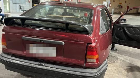 Os criminosos usaram um carro modelo Cadete para fugir