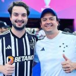 Presidente do Cruzeiro assiste à final da Champions com filho de dirigente do Atlético