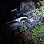 Viatura da polícia e Gol batem de frente na BR-267 em Juiz de Fora; veja imagens  