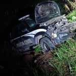 Viatura da polícia e Gol batem de frente na BR-267 em Juiz de Fora; veja imagens