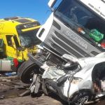 Acidente entre carretas e carro deixa três mortos na BR-040, em Minas