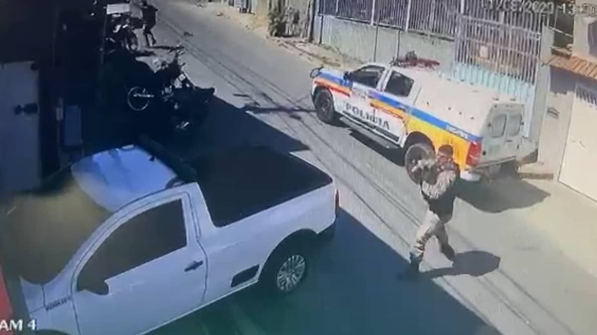 Vídeo: roubo em loja de baterias termina com dois presos no Barreiro, em BH