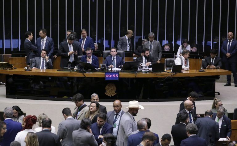 Câmara dos Deputados aprova ‘PEC da Blindagem’ em segundo turno