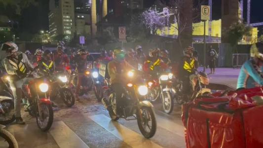 Os entregadores se reuniram na Praça Sete e seguiram à Praça da Estação, onde se dispersaram