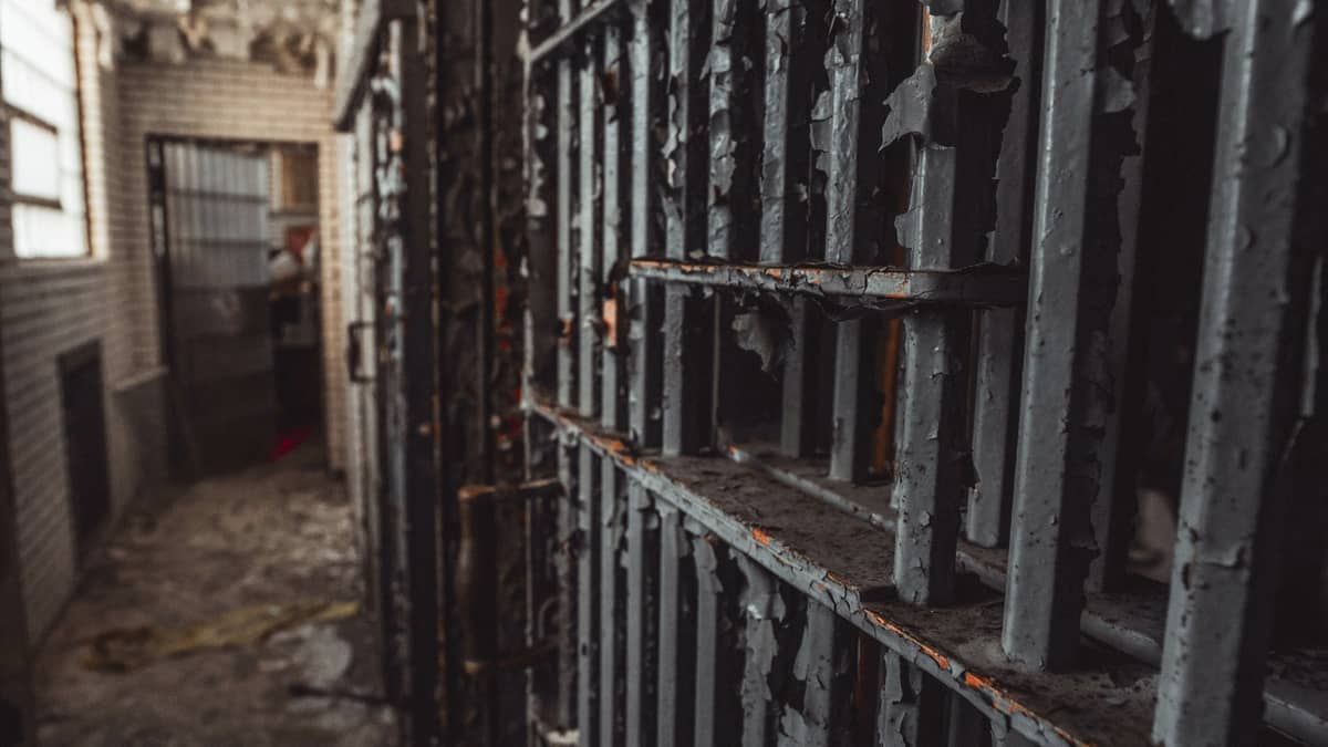 Metade dos presos de centros policiais da Venezuela estão desnutridos, afirma ONG