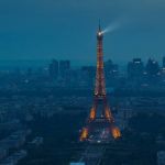 Paris registra número de turistas próximo a período pré-pandemia