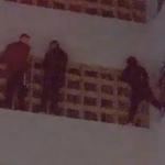 Homens escalam prédio para pichar, um passa mal e trio é preso após resgate em Curitiba