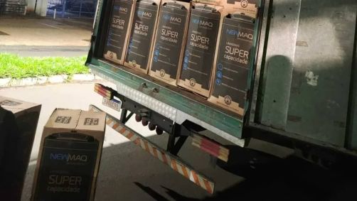 Os homens foram encontrados com 10 máquinas