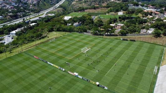 Os jogadores do Atlético treinaram na parte da manhã desta segunda-feira (6)