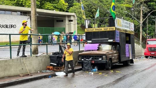 Os manifestantes roubavam energia de postes da Cemig para abastecer o acampamento, especialmente o carro de som