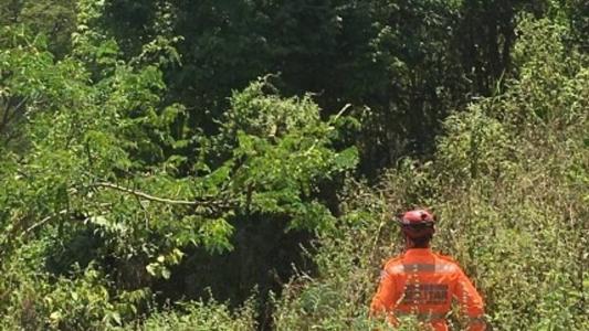 Os militares utilizaram técnicas de salvamento em altura