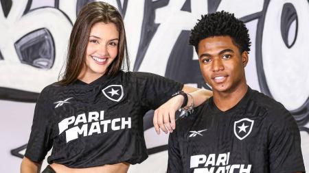 Os novos uniformes do Botafogo serão utilizados contra o Corinthians