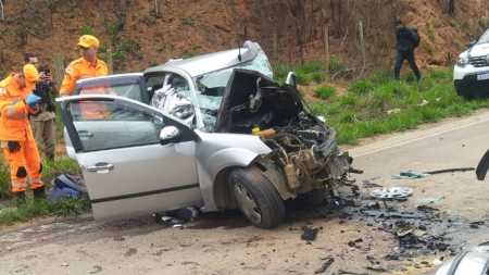 Os passageiros do segundo veículo foram atendimentos e encaminhados para o hospital