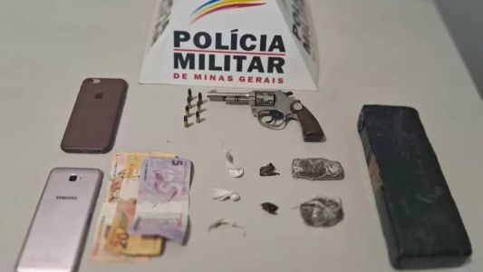 Os policiais suspeitam que ele teria engolido as drogas no momento da abordagem