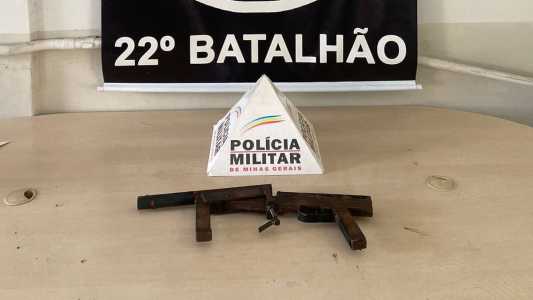 Os policias encontraram uma arma de fogo caseira