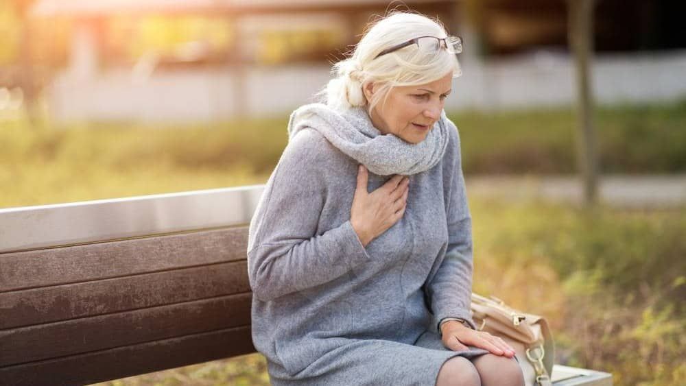 Insônia, depressão e estresse elevam risco de arritmia cardíaca pós-menopausa