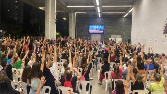 Os professores realizarão uma manifestação na porta do SinepeMG nesta quarta-feira (6)