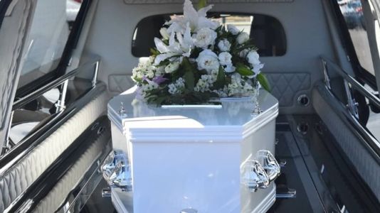 Os promotores disseram que ela mentiu para mais de 200 famílias